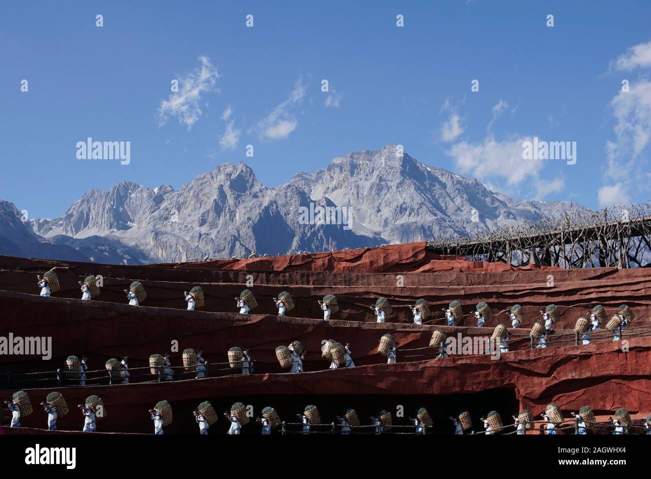 Impressione Lijiang, una manifestazione culturale da parte dei diversi gruppi etnici di Yunnan in Cina. Foto Stock