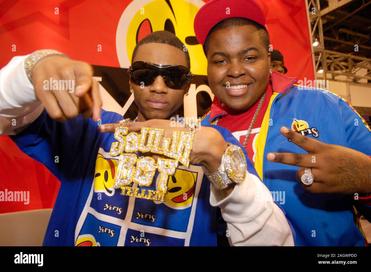 (L-R) Rapper Soulja Boy e cantante Sean Kingston al Yums stand al Magic fashion show presso il Centro Congressi di Las Vegas. Foto Stock