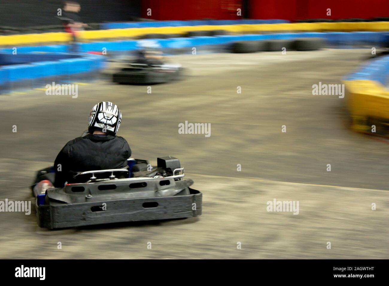 Un movimento dell'immagine di go-kart racing in azione. Foto Stock