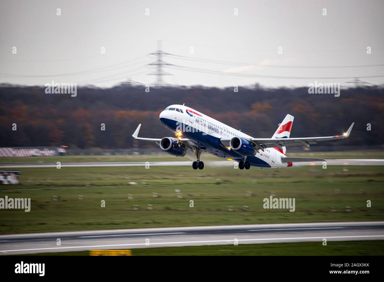 DŸsseldorf Aeroporto Internazionale, DUS, British Airways Airbus A320-232, a take-off, Foto Stock
