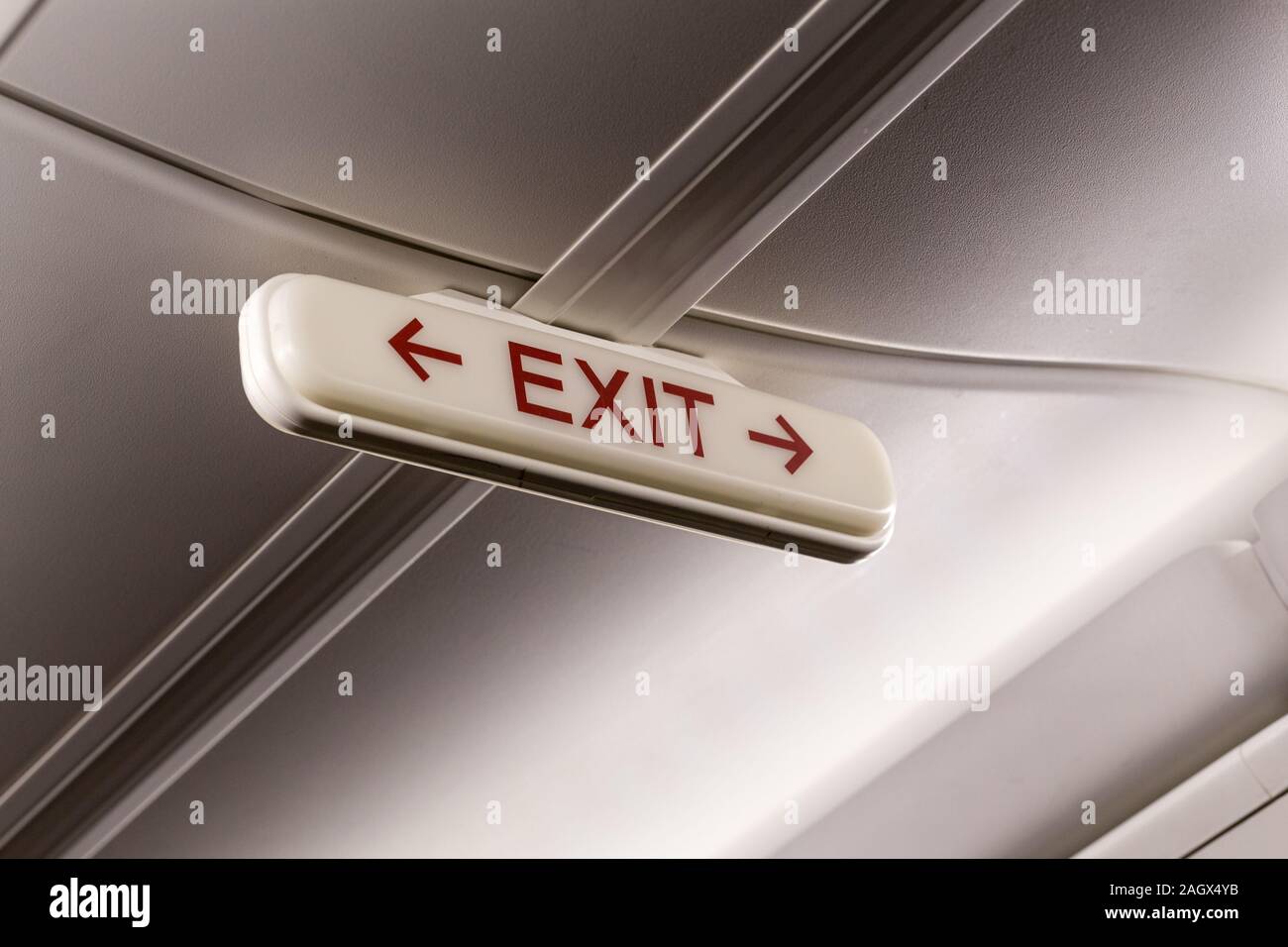 Segno di evacuazione con la parola exit Foto Stock
