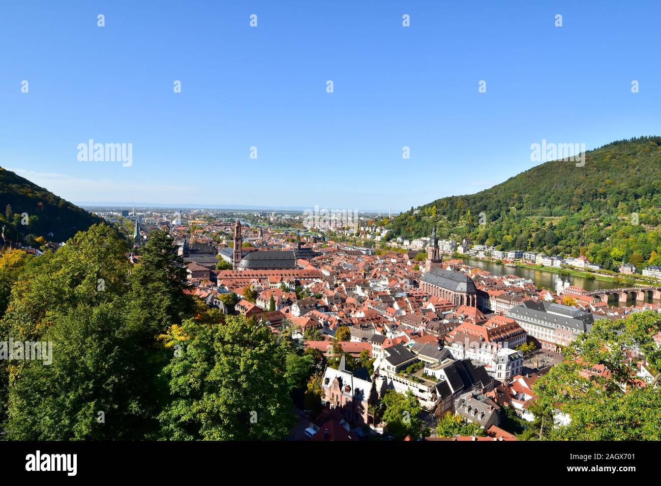 Veduta aerea panoramica di Heidelberg con vecchio ponte sul fiume Neckar. Foto Stock