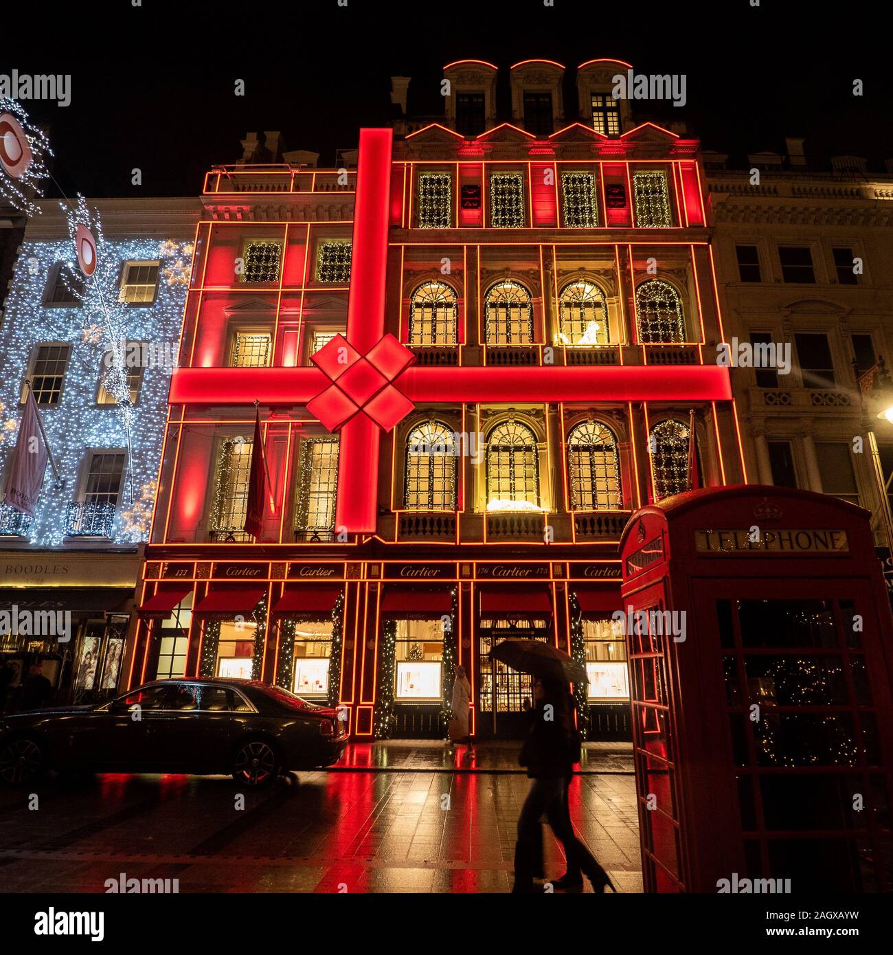 Londra festiva fuori dal negozio Cartier su New Bond Street. Foto Stock