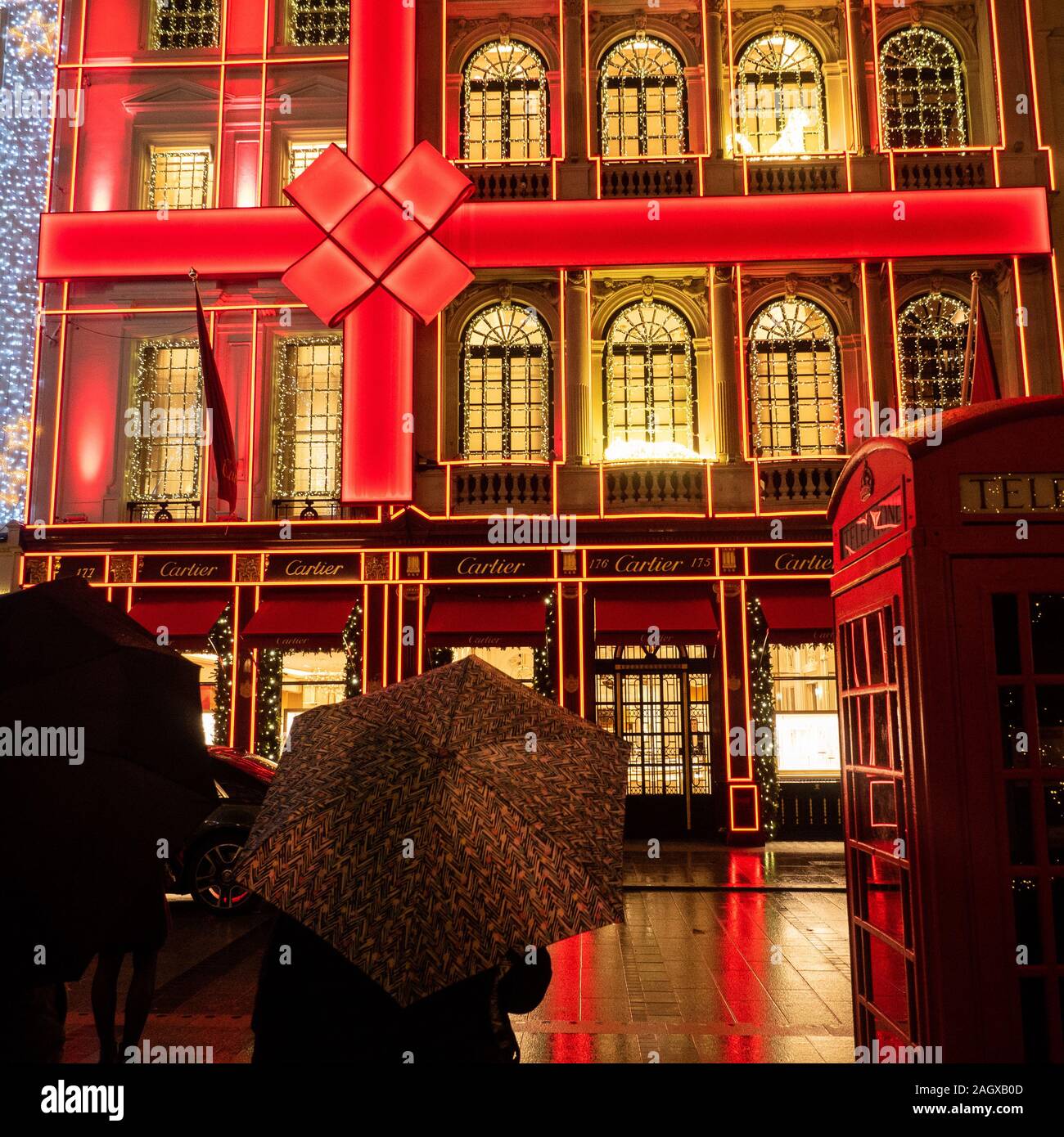 Londra festiva fuori dal negozio Cartier su New Bond Street. Foto Stock