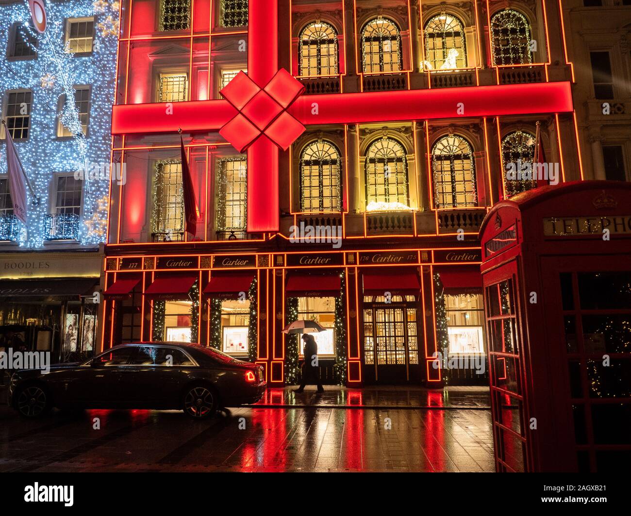 Londra festiva fuori dal negozio Cartier su New Bond Street. Foto Stock