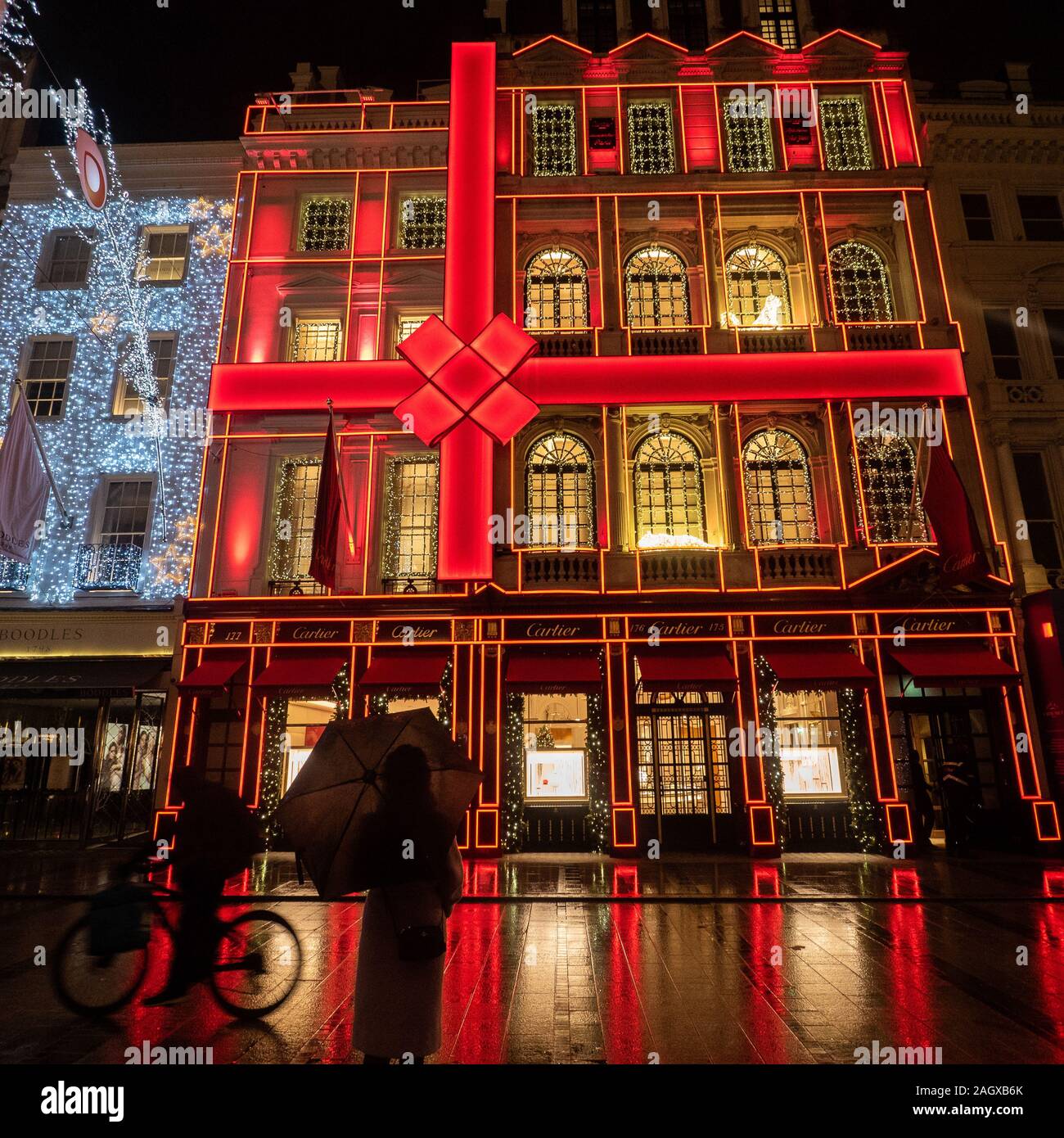 Londra festiva fuori dal negozio Cartier su New Bond Street. Foto Stock