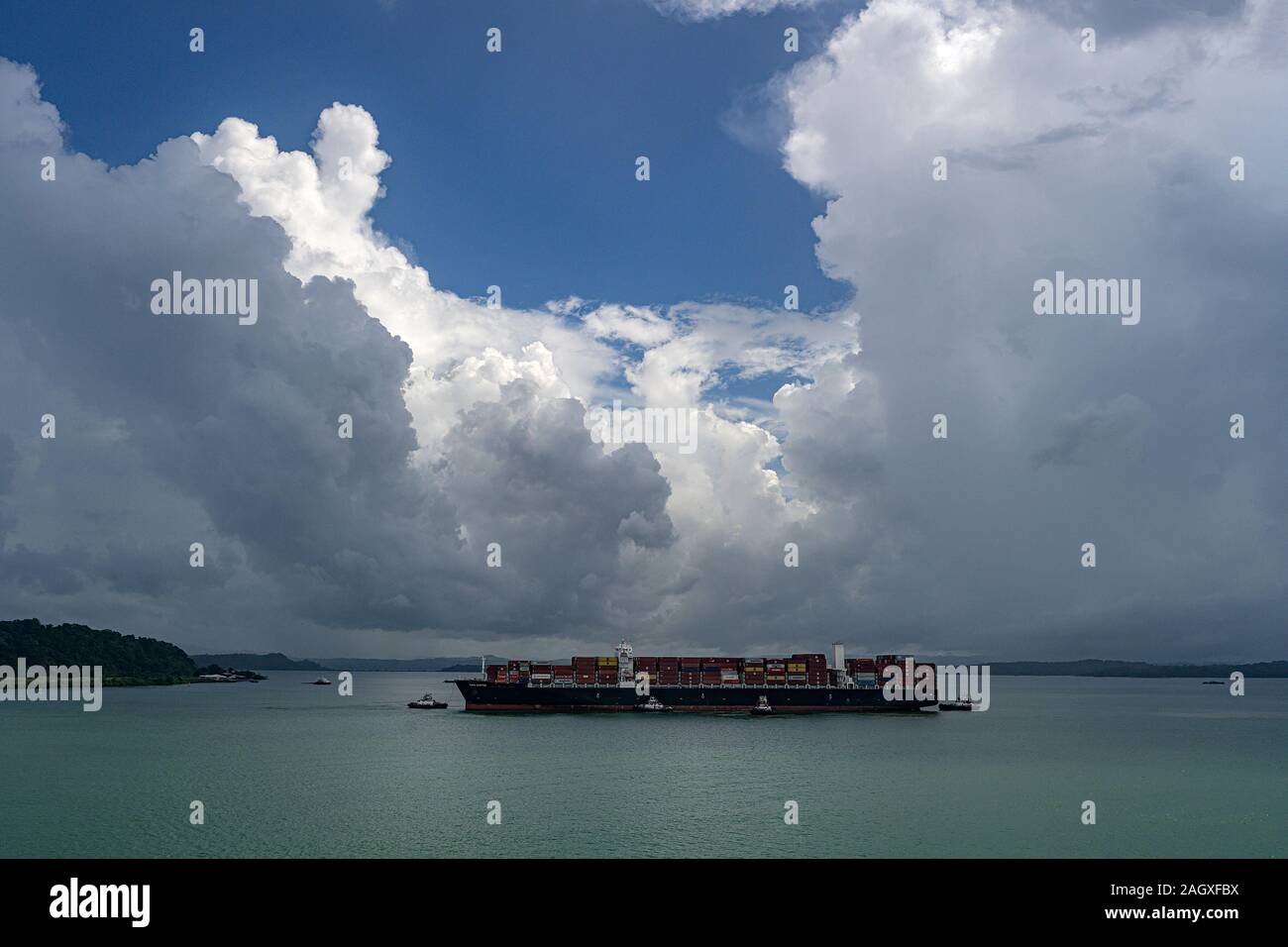 Entrando nel canale di Panama Foto Stock