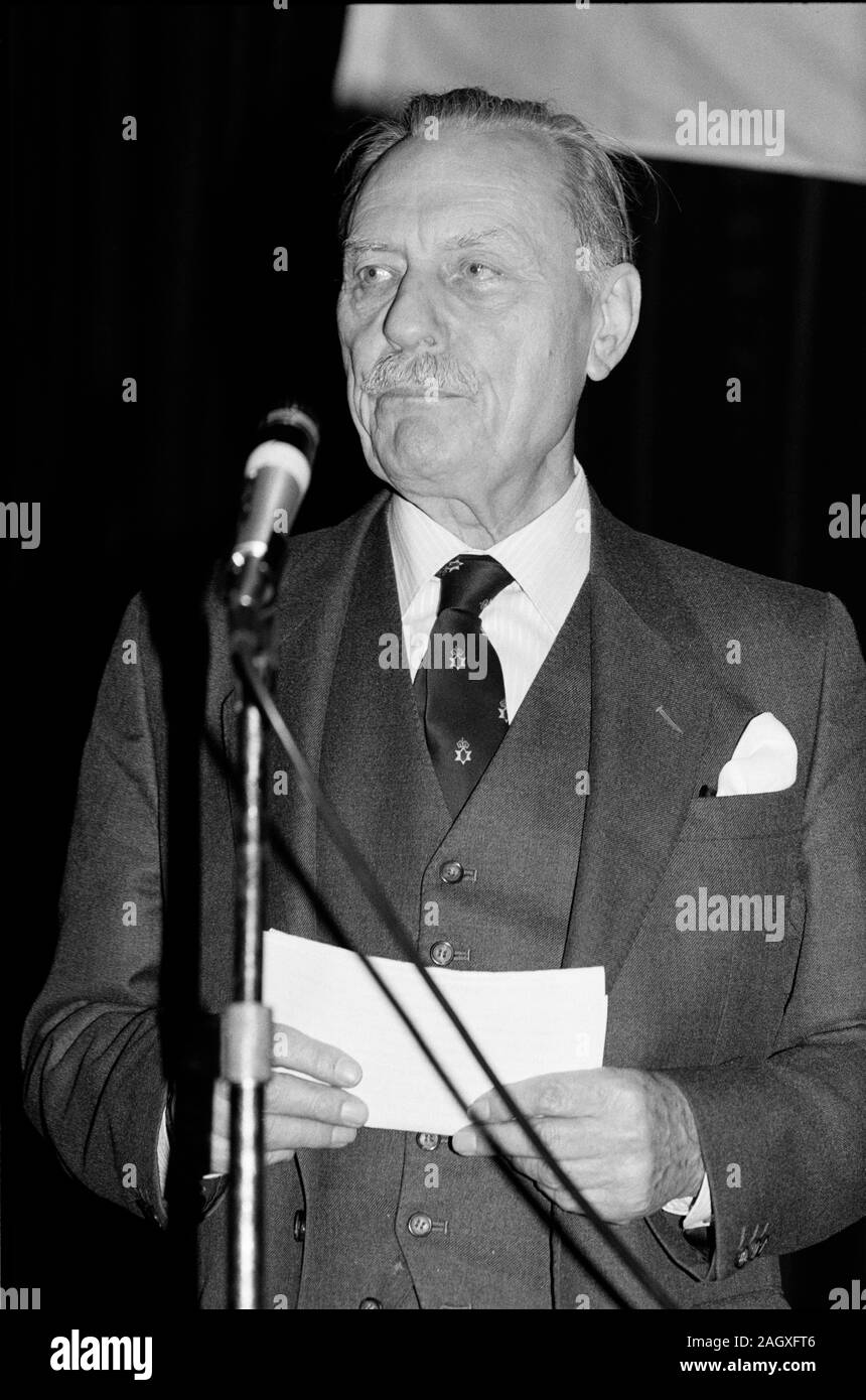 Enoch Powell, MBE, "Essere se stessi Britannia" (E.E.C.) Discorso, Yorkshire lunedì Club, Kings Hall giardini invernali, Ilkley. West Yorkshire 2pm sabato 22 aprile 1989. Foto Stock