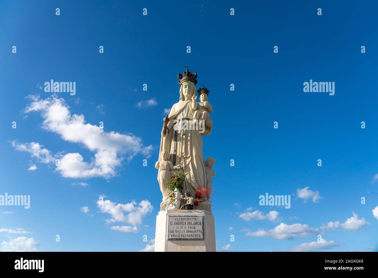 Denkmal im Hafen von Sciacca, Agrigent, Sizilien, Italien, Europa | Monumento al porto a Sciacca, Agrigento, Sicilia, Italia, Europa Foto Stock