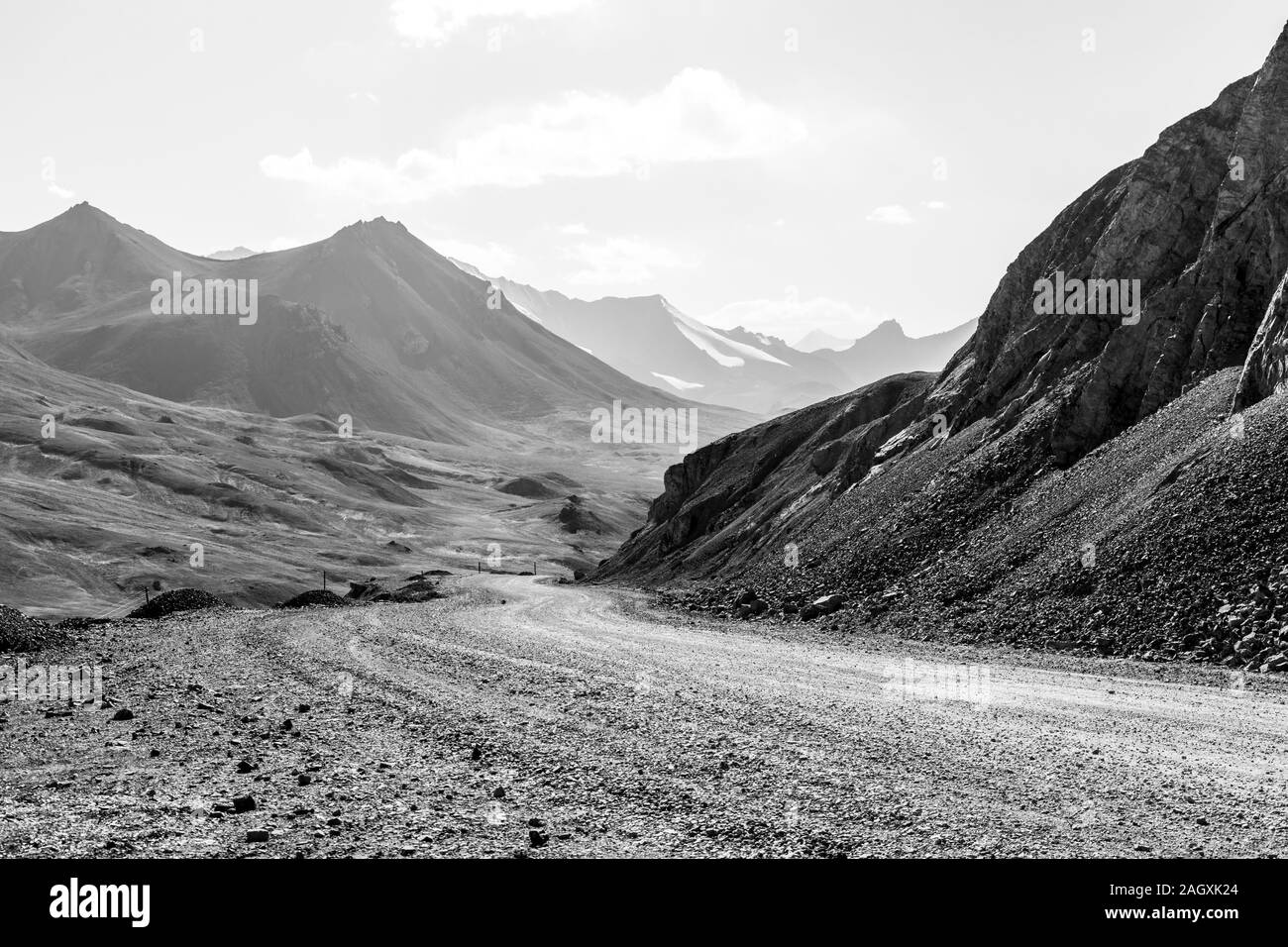 Il paesaggio intorno alla famosa Pamir autostrada M41 in Kirghizistan in Asia centrale Foto Stock