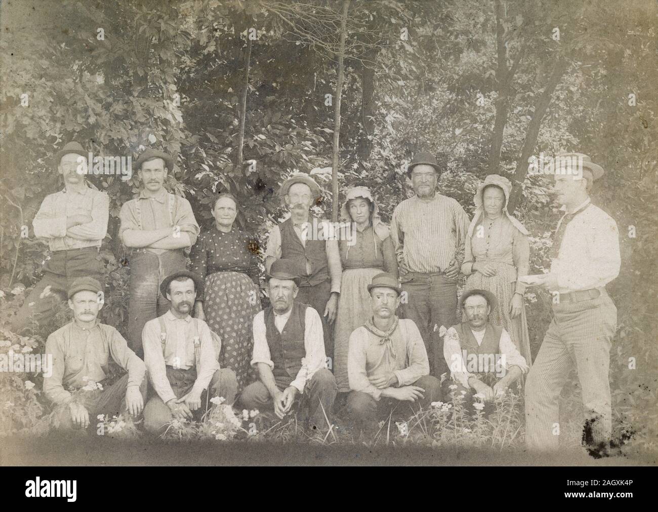 Antique 1890 o 1891 fotografia, "gruppo di barboni berry picking su una farm di Pennsauken, New Jersey." Fonte: FOTOGRAFIA ORIGINALE Foto Stock