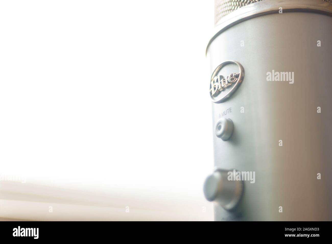 Bishkek, Kirghizistan - 17 February, 2018: Blu Yeti microfono USB Logo. Mic in studio Foto Stock