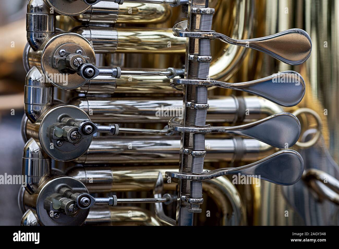 La tuba uno strumento di strumenti in ottone Foto Stock