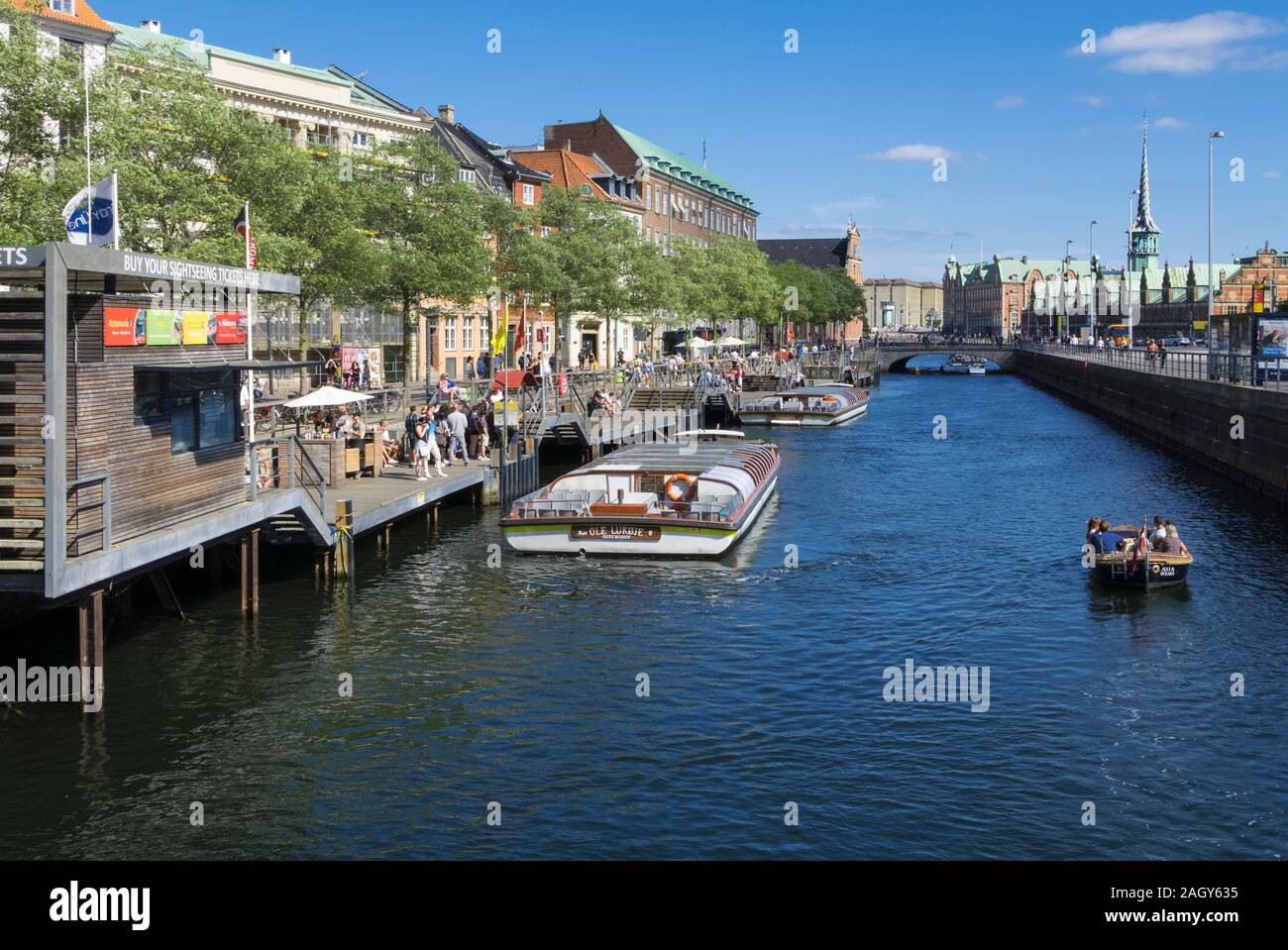 I turisti in una crociera in barca sul canale di Copenaghen, Danimarca Foto Stock