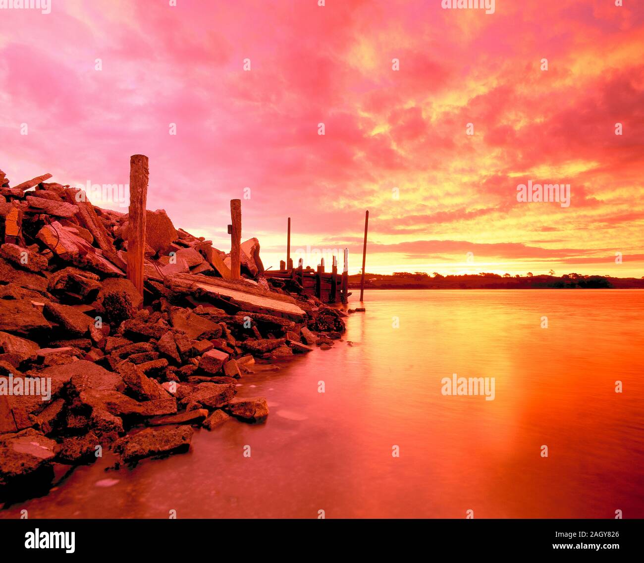 La Nuova Zelanda. Auckland. Porto di Kaipara estuario al tramonto. Foto Stock