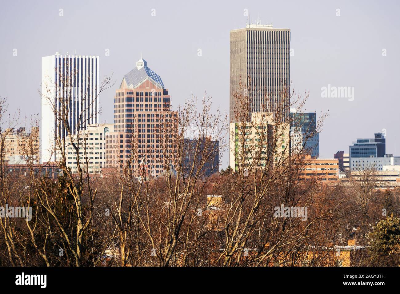 Rochester, New York, Stati Uniti d'America. Dicembre 21, 2019. Vista aerea del centro cittadino di Rochester, NY dal quartiere delle Highland su un pomeriggio invernale Foto Stock