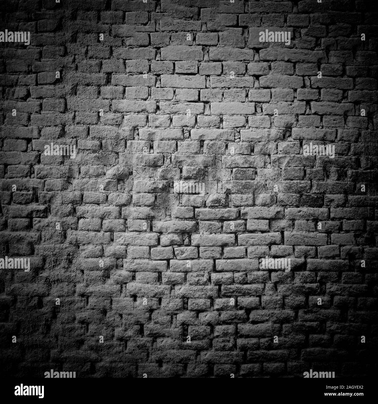 Non calcinato muro di mattoni grunge sfondo, con una grande area di superficie per il testo bianco e nero, con vignette Foto Stock