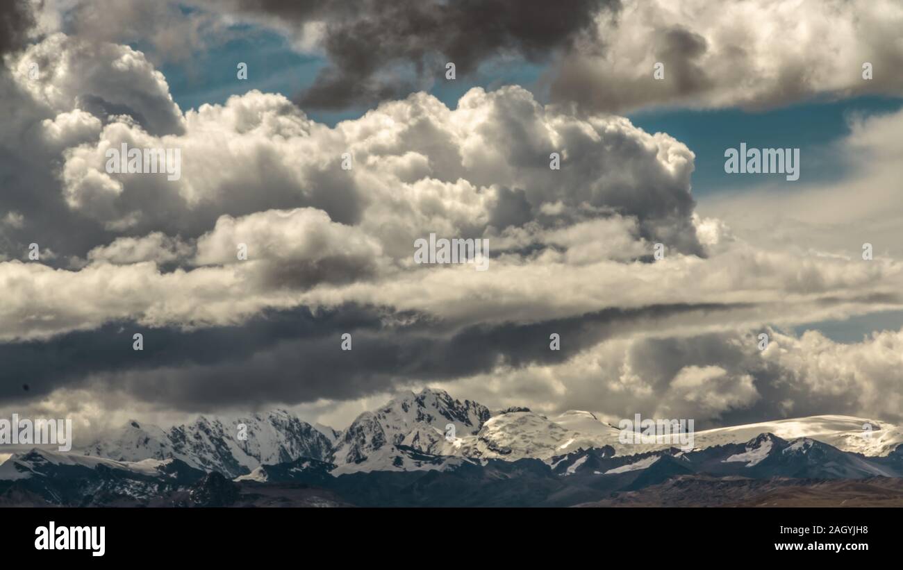 Paisaje de nubes Ausangate, Cusco. Foto Stock