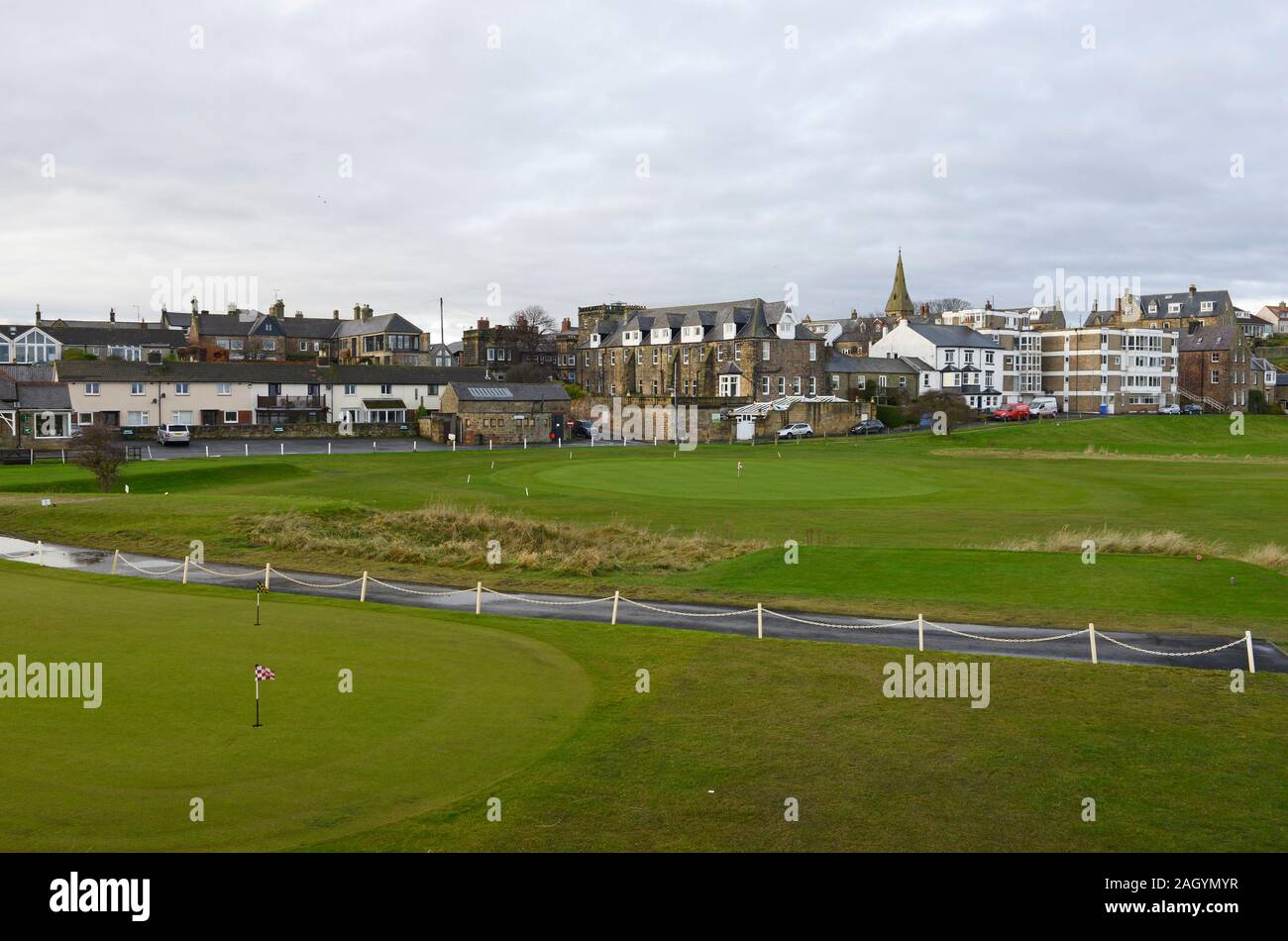 Vista sul campo da golf per il vilage di Alnmouth in Northumberland, Regno Unito Foto Stock