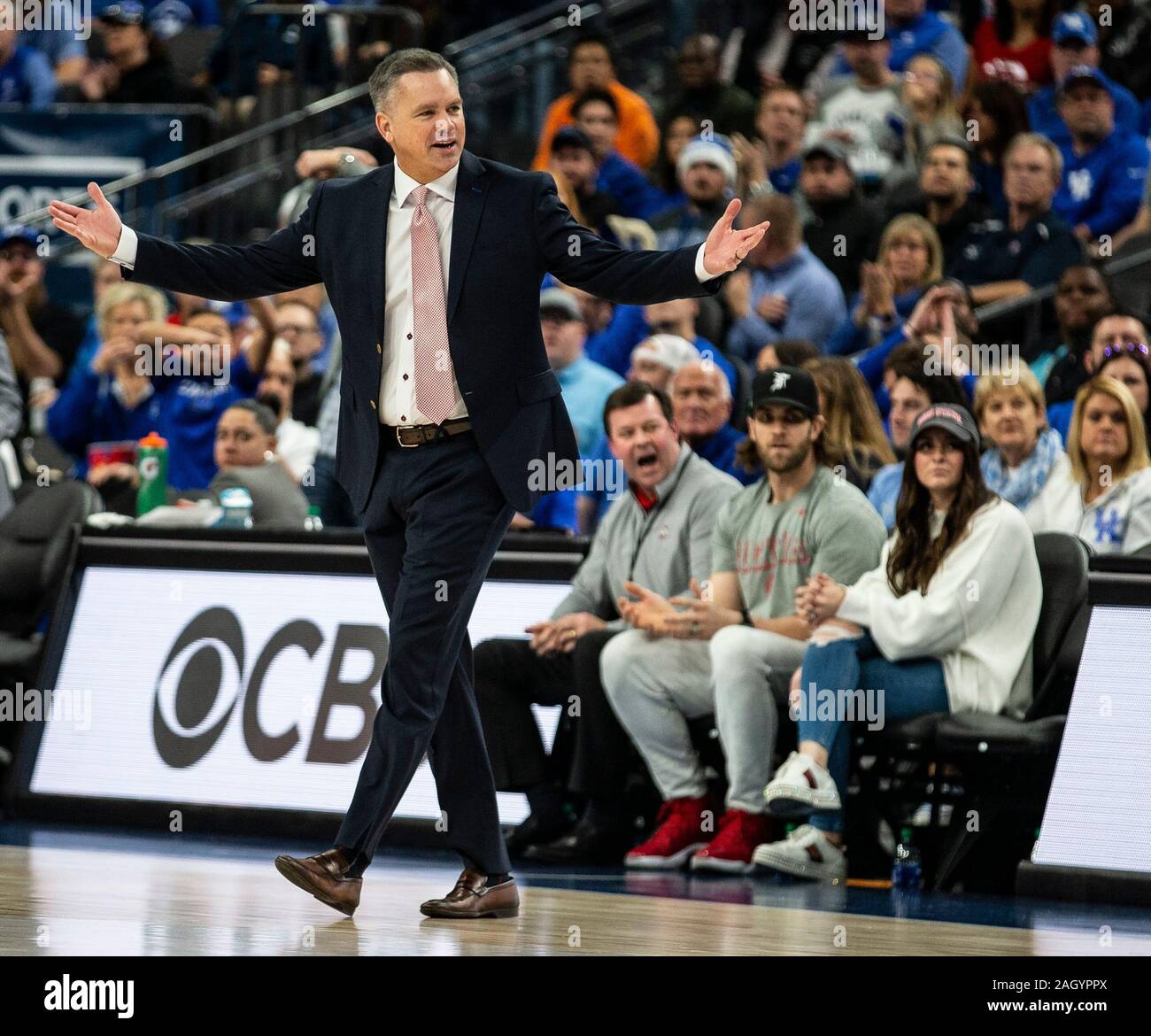 Las Vegas NV, U.S. Xxi Dec, 2019. A. Ohio State Buckeyes head coach Chris Holtmann sulla corte durante il NCAA MenÕs Basket CBS Sports classic tra la Ohio State Buckeyes e il Kentucky Wildcats 71-65 vincere a T-Mobile Arena Las Vegas NV. Thurman James/CSM/Alamy Live News Foto Stock