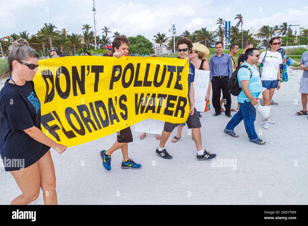 Miami Beach Florida, protesta contro le fuoriuscite di petrolio, perforazione offshore, banner, cartello, FL100515036 Foto Stock