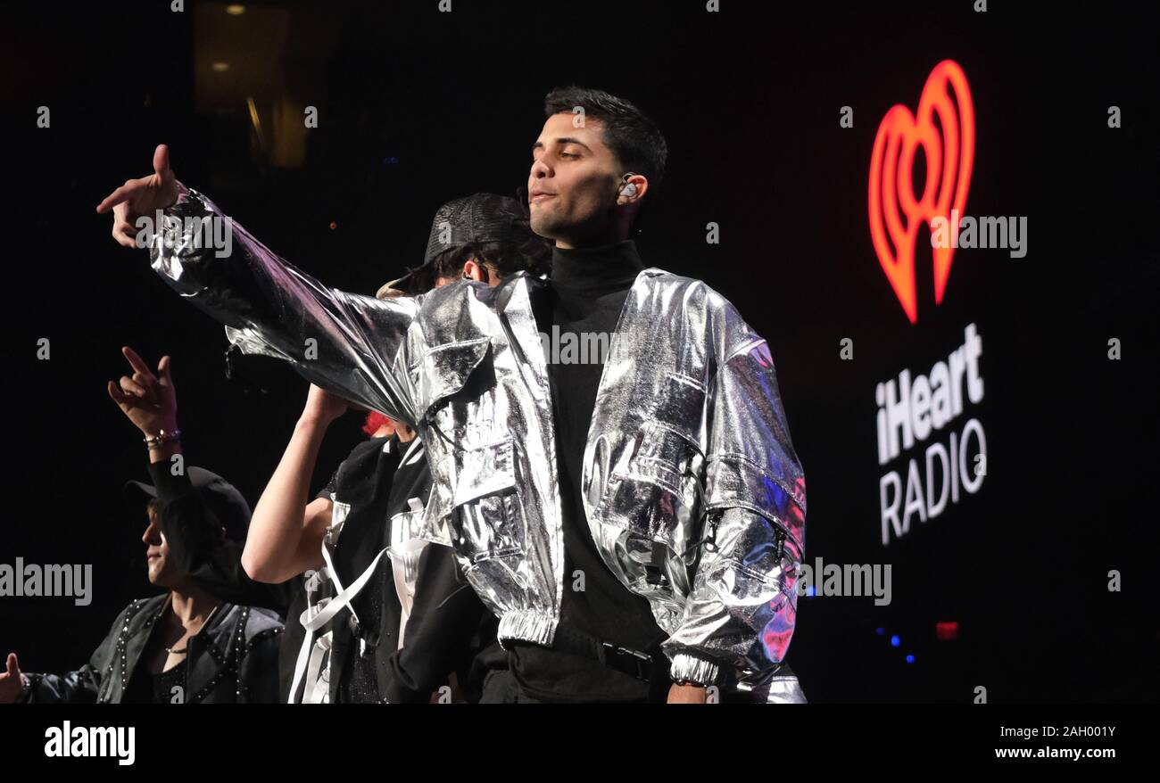 Sunrise, Stati Uniti. 22 Dic, 2019. CNCO esegue a Y100 IHeartRadio Jingle Ball 2019 concerto presso il BB&T Center di Sunrise, Florida, Domenica, 22 dicembre 2019. Foto di Gary mi Rothstein/UPI Credito: UPI/Alamy Live News Foto Stock