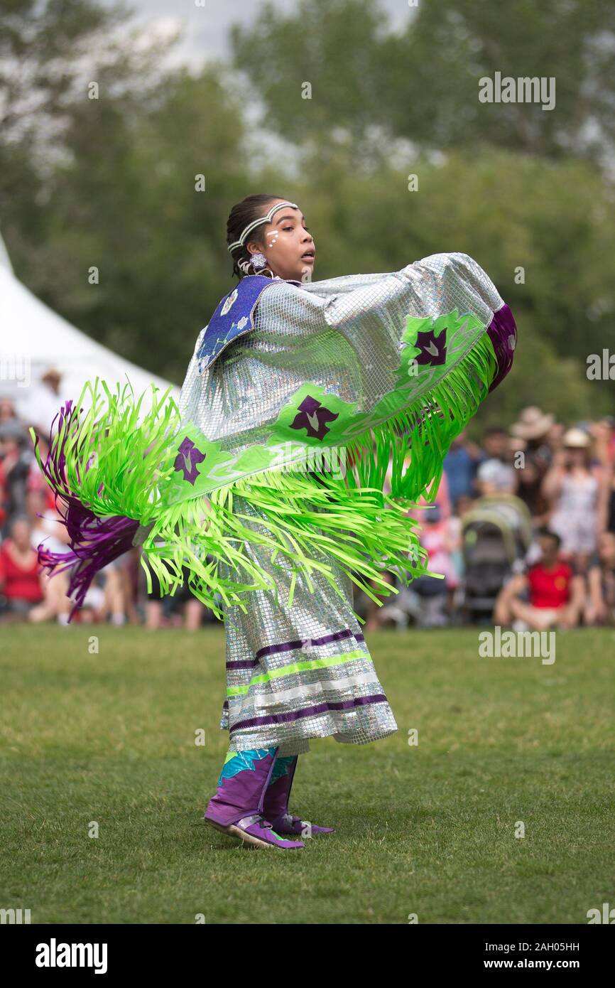 Femmina ballerino indigene in Canada giorno powwow. Foto Stock