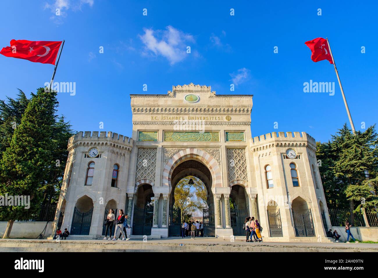 La porta principale dell'Università di Istanbul ad Istanbul in Turchia Foto Stock