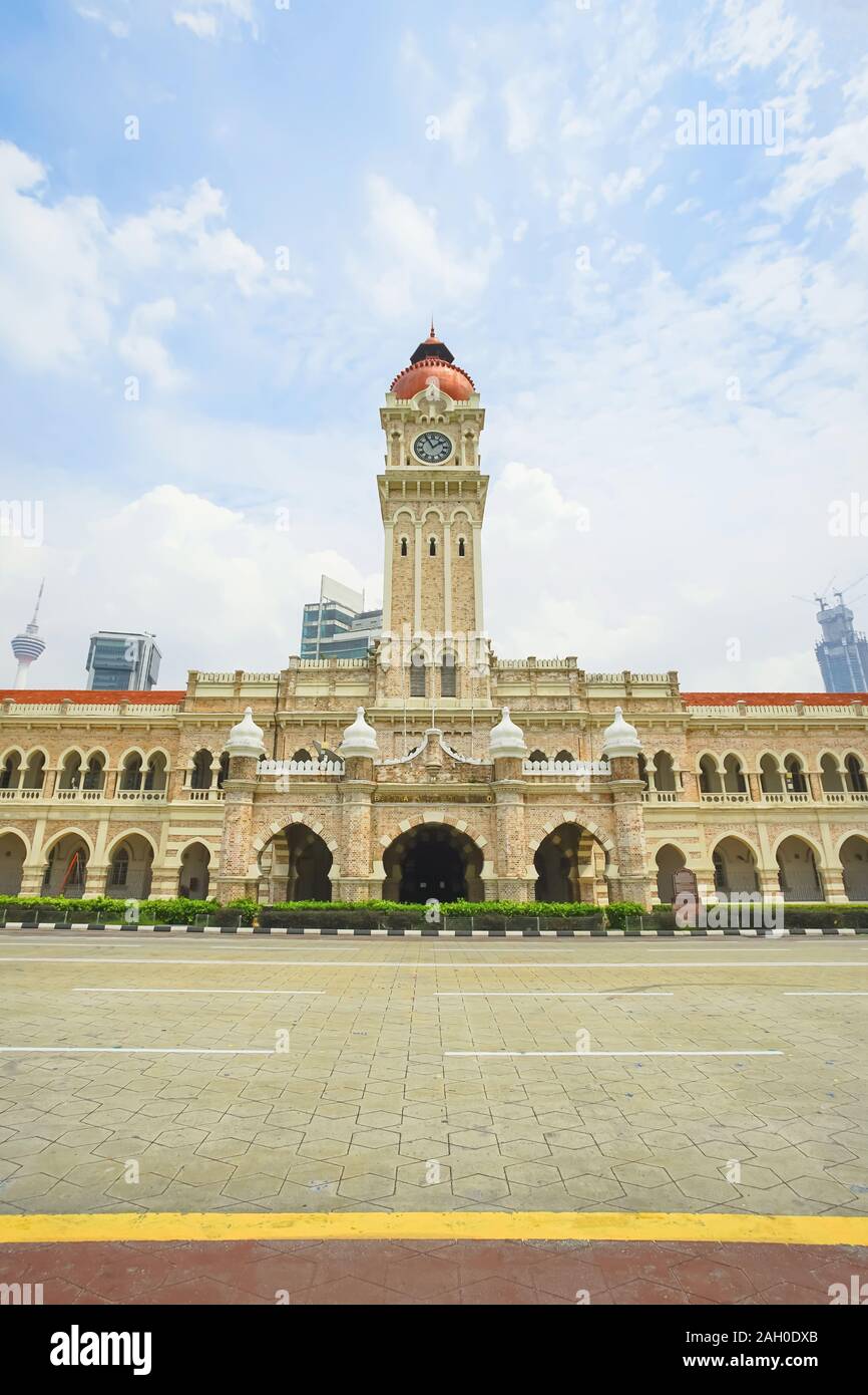 Palazzo Sultano Abdul Samad di Kuala Lumpur in Malesia. Lo splendido edificio si trova nella parte anteriore del Dataran Merdeka. Foto Stock