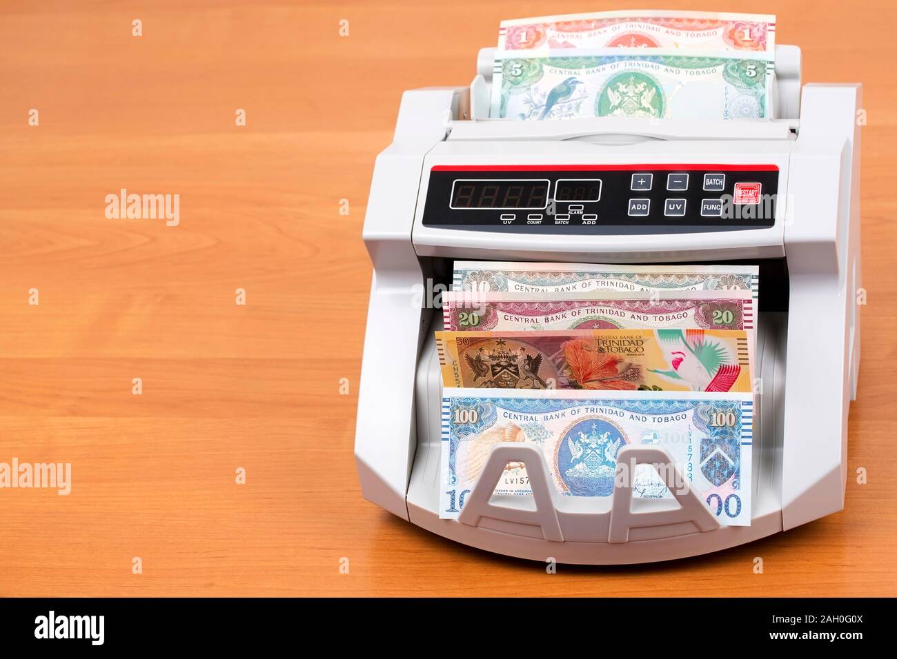 Dollaro di Trinidad e Tobago in una macchina di conteggio Foto Stock