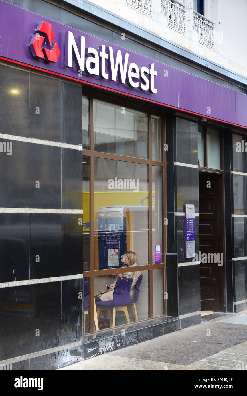 LONDON, Regno Unito - 22 Aprile 2016 : NATWEST BANK filiale a Londra. National Westminster Bank, noto come NatWest è una grande banca britannica con 1.400 filiali. Foto Stock