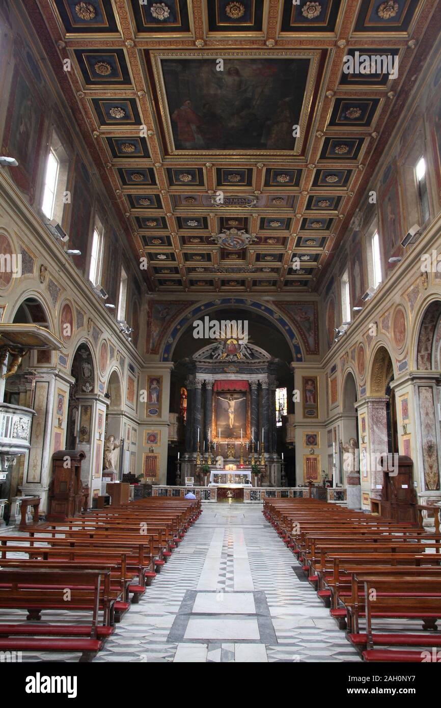 Vista interna della Basilica di San Lorenzo di Lucina, Roma Foto Stock