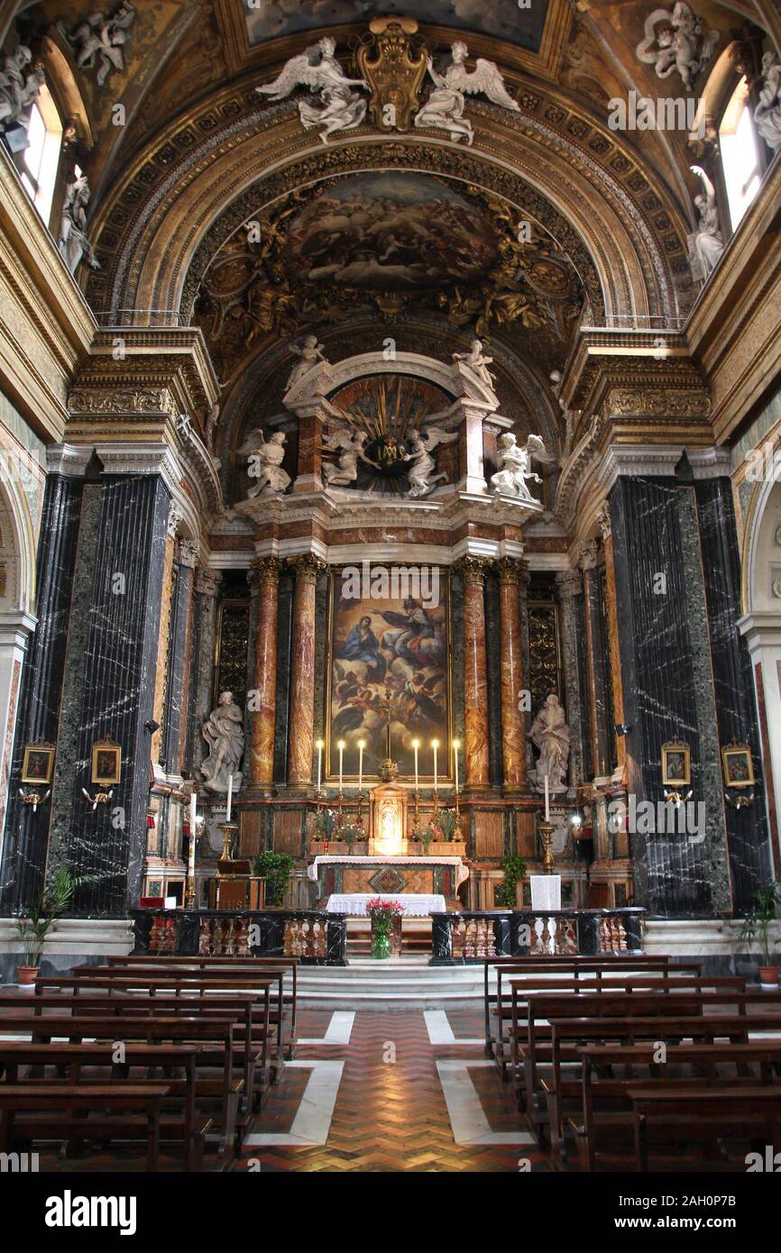 Roma - Chiesa del Gesu e Maria al Corso. Chiesa cattolica interno in Italia. Foto Stock