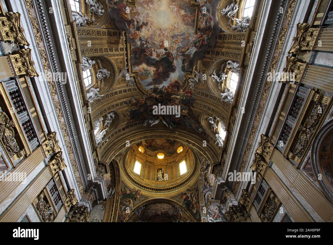 Chiesa Gesu Divin Maestro Roma Roma, Italia. Famoso dipinto nel soffitto della Chiesa Gesu (Chiesa del