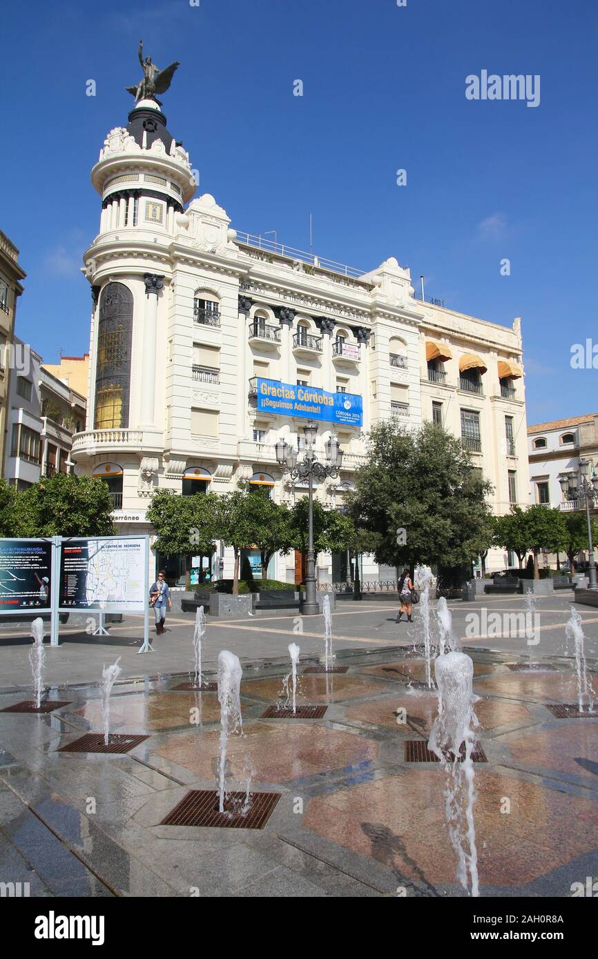 CORDOBA, Spagna - 13 ottobre: la gente visita la piazza principale su ottobre 13, 2010 a Cordoba. Attualmente è un medie città, ma si stima che i Foto Stock