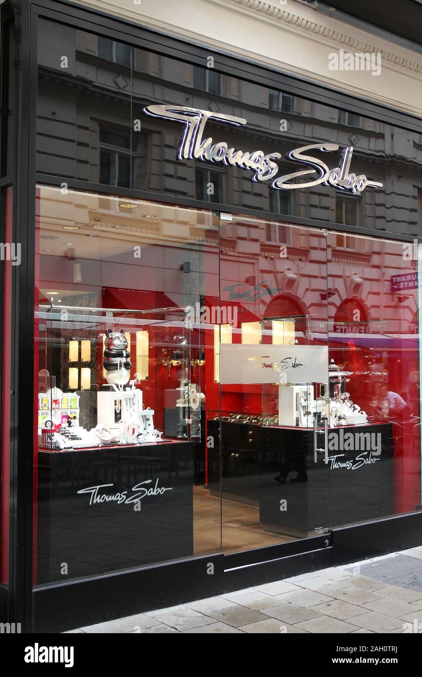 VIENNA - 5 settembre: Thomas Sabo negozio gioielli il 5 settembre 2011 a Vienna. La società ha 228 negozi di gioielleria in 66 paesi. Foto Stock