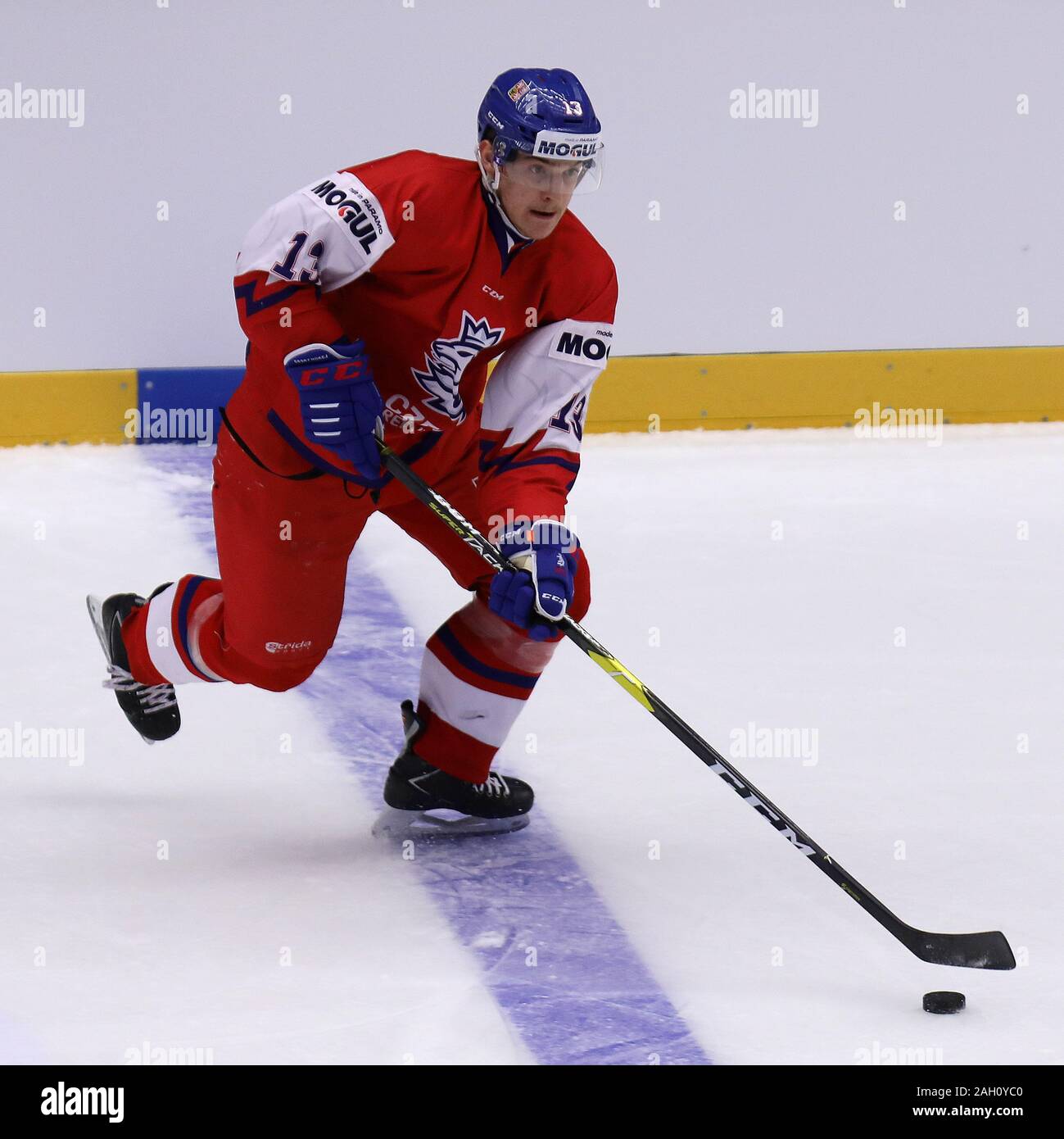 Jakub Lauko (CZE) in azione durante una partita preliminare Repubblica Ceca vs Slovacchia prima dell'IIHF 2020 Mondo Junior di Hockey su ghiaccio campionati, in Tri Foto Stock