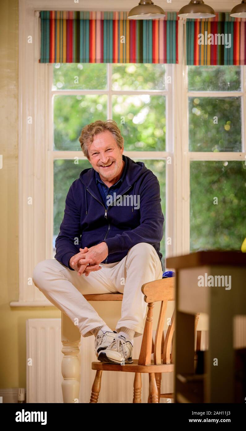 TV personality Tommy Boyd al suo West Sussex home. Foto Stock