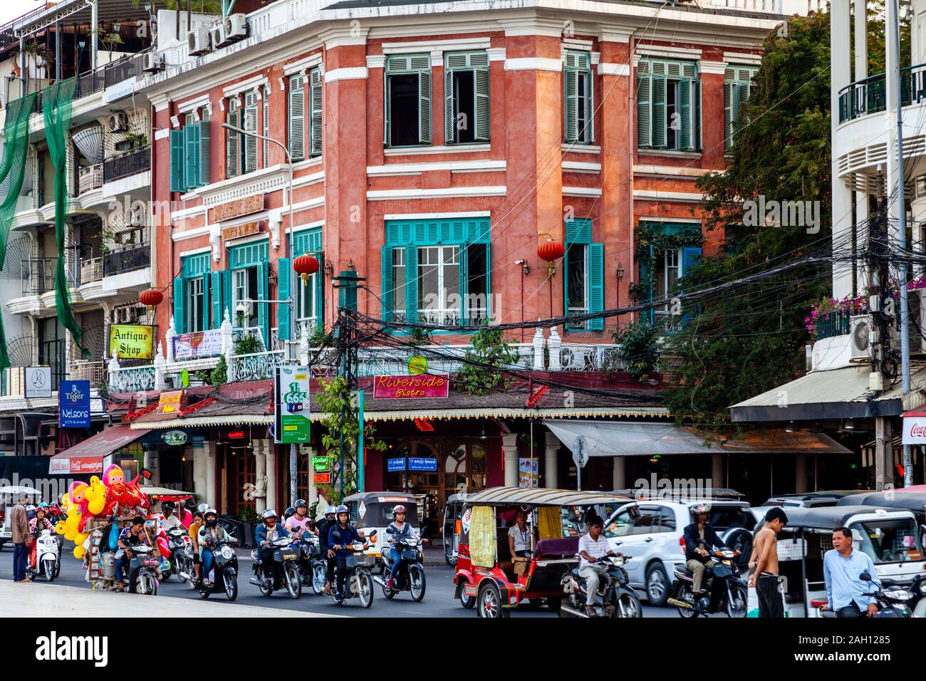Riverside edifici, Sisowath Quay, Phnom Penh Cambogia. Foto Stock