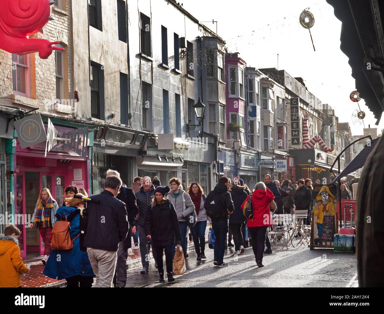 Gli amanti dello shopping in Gardner Street, Brighton Foto Stock