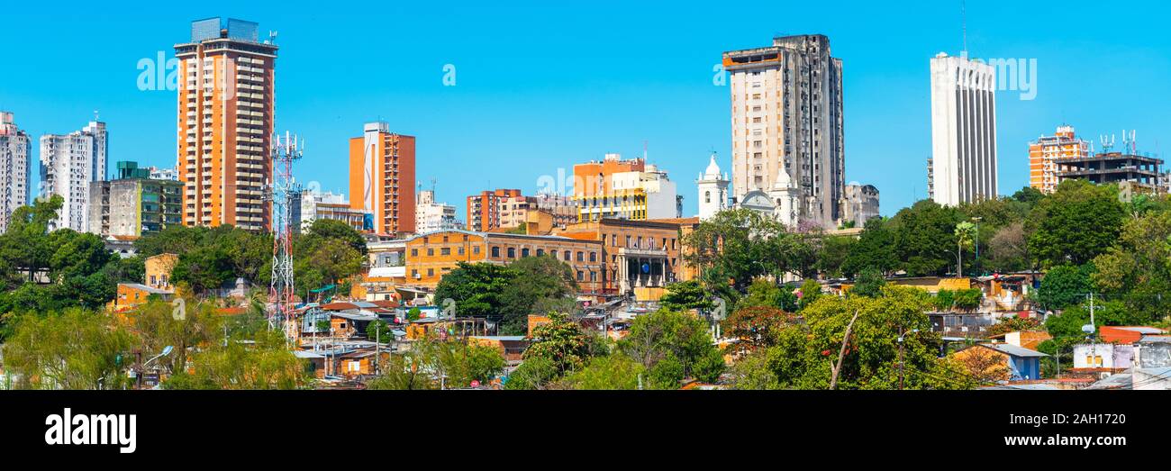 I grattacieli e gli edifici della città, Asunción, Paraguay. Paesaggio urbano Foto Stock