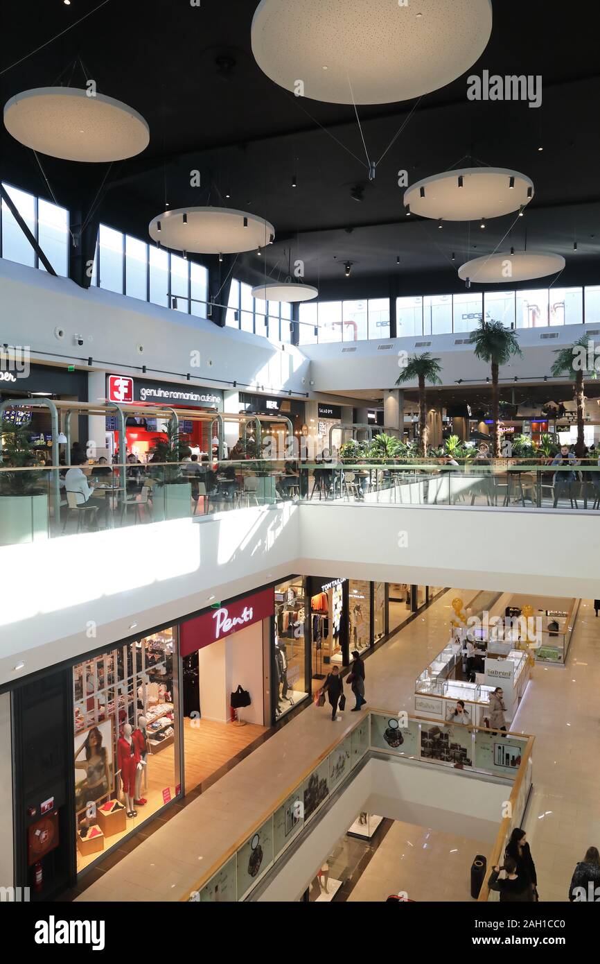 Il nuovo Promenada designer shopping mall a Sibiu in Transilvania, Romania, Est Europa Foto Stock