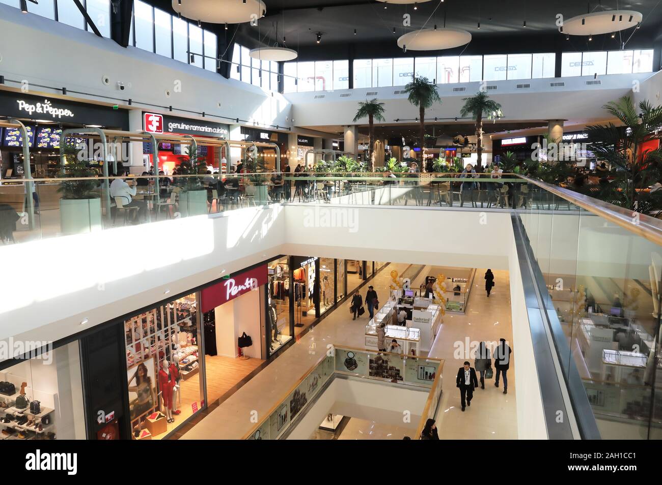 Il nuovo Promenada designer shopping mall a Sibiu in Transilvania, Romania, Est Europa Foto Stock