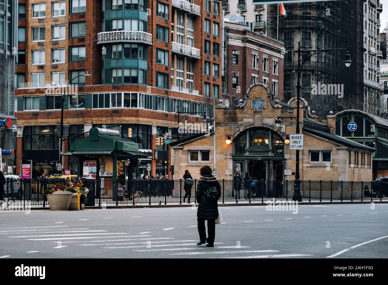 New York City - USA - Mar 18 2019: Street View di grattacieli e vecchi edifici intorno a Broadway Upper West Side Foto Stock