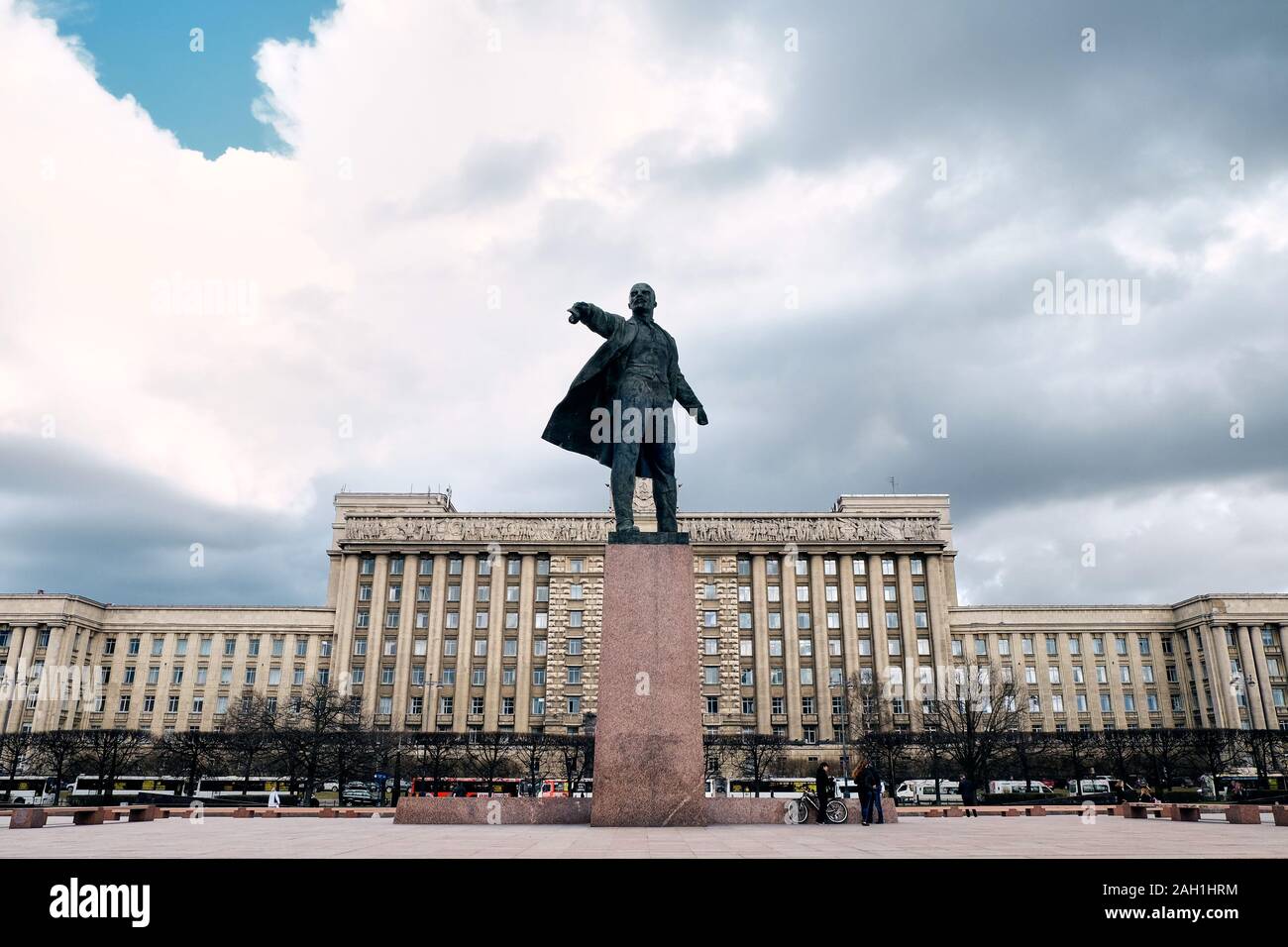 SAINT PETERSBURG, Russia - 12 Aprile 2015: il Monumento di Vladimir Lenin a Casa dei Soviet e Piazza Mosca a San Pietroburgo, Russia Foto Stock