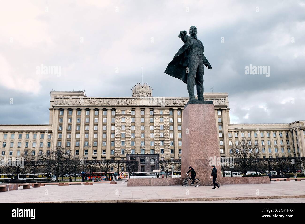 SAINT PETERSBURG, Russia - 12 Aprile 2015: il Monumento di Vladimir Lenin a Casa dei Soviet e Piazza Mosca a San Pietroburgo, Russia Foto Stock