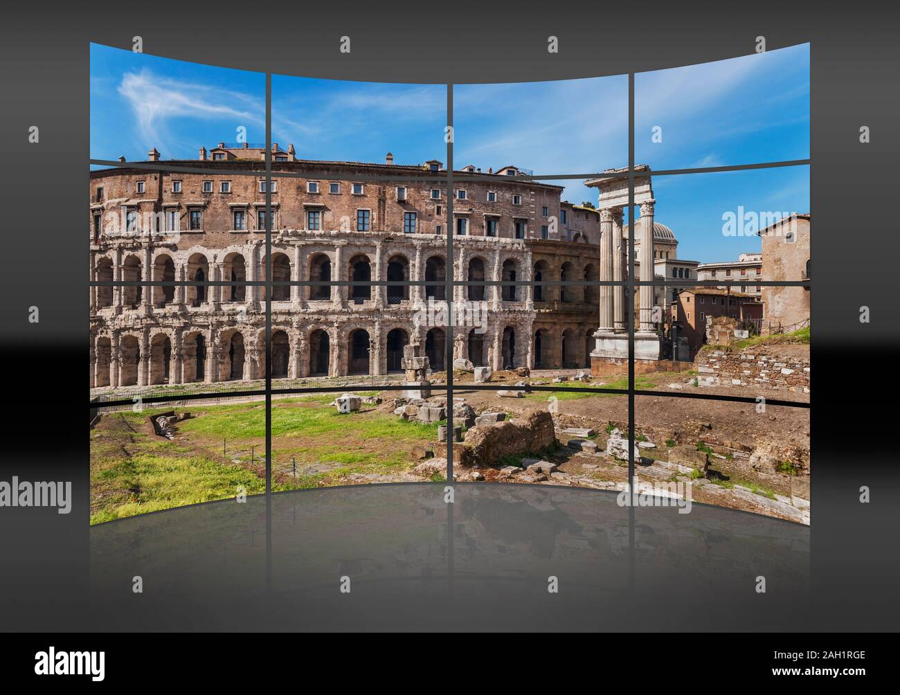 Il teatro di Marcello è stato inaugurato nel 13 A.C. Accanto ad essa sono le rovine del Tempio di Apollo di Sosianus, Roma, Lazio, l'Italia, Europa Foto Stock