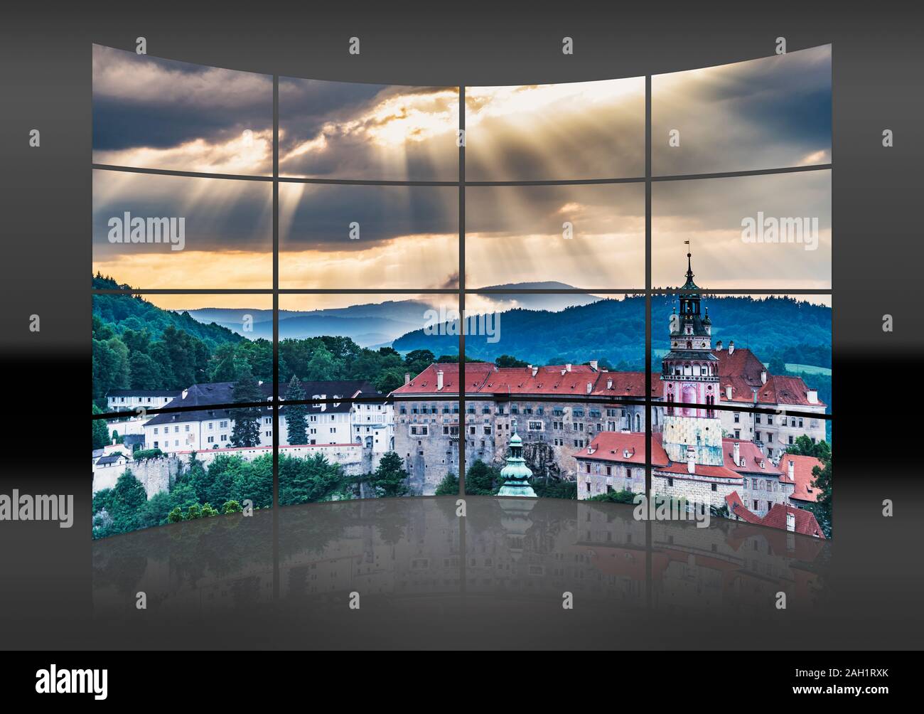 Vista sulla città vecchia di Chesky Krumlov e il Castello di Krumlov Chesky in serata, Boemia, Jihocesky Kraj, Repubblica Ceca, Europa Foto Stock