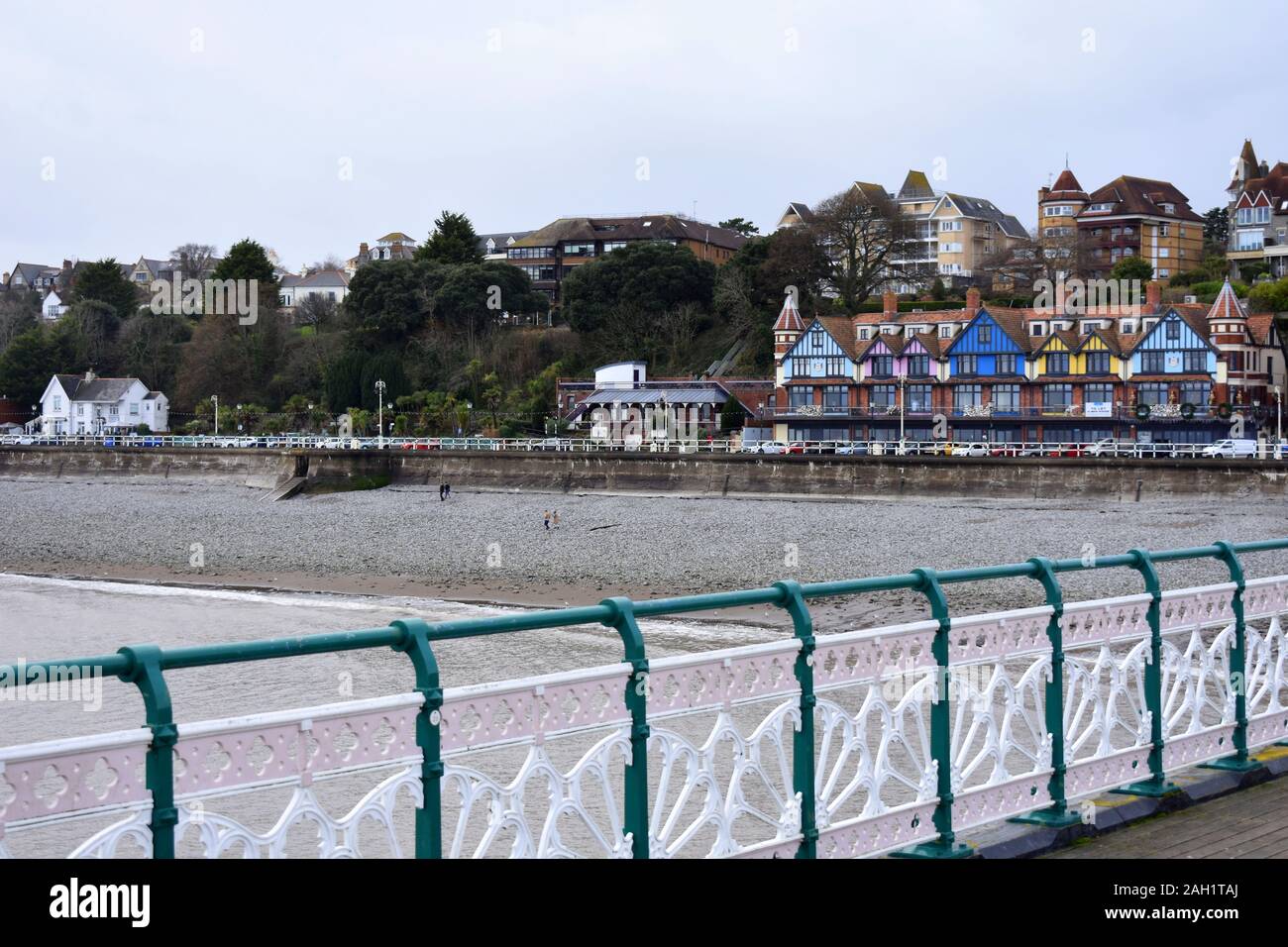 Penarth spiaggia e il lungomare da Penarth Pier, Penarth, Cardiff, Galles Foto Stock