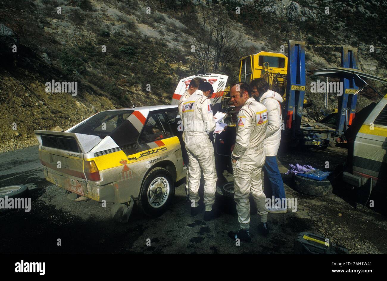 Stig Blomqvist con la sua Audi Quattro Sport al punto di servizio sul 1985 Rally di Monte Carlo Foto Stock